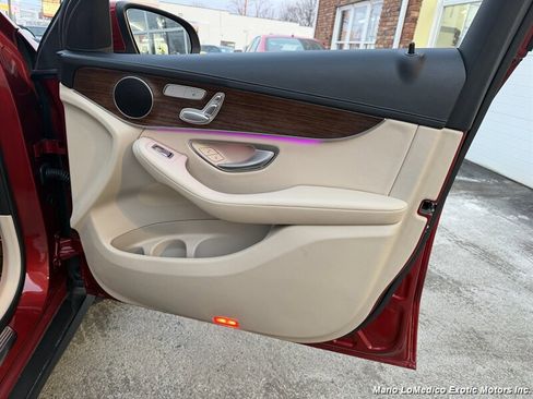 Used 2022 Mercedes-Benz GLC 300 4MATIC w/ Premium Package Lite image 57