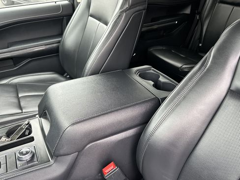 Used 2024 Ford Expedition XLT image 16