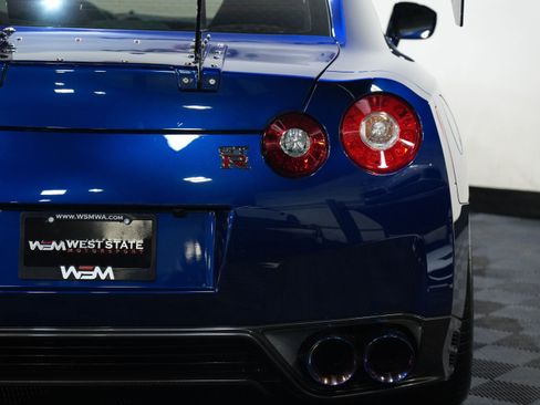 Used 2014 Nissan GT-R Premium image 19