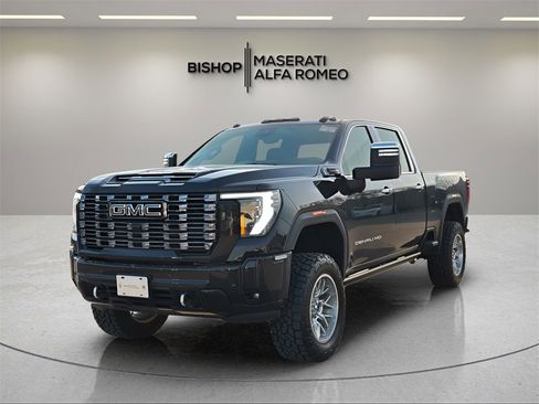 Used 2025 GMC Sierra 2500 Denali Ultimate w/ Max Trailering Package image 2