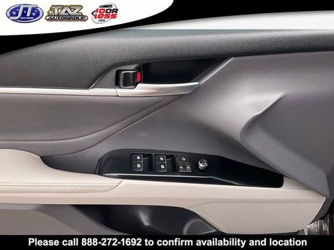 Used 2018 Toyota Camry XLE image 11