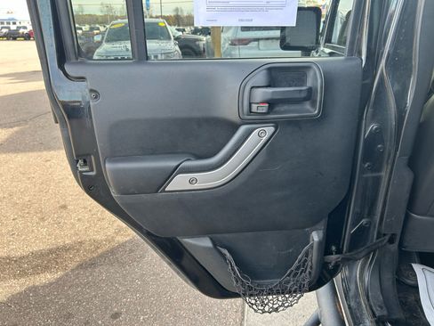 Used 2016 Jeep Wrangler Unlimited Sahara image 14