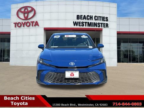 Used 2025 Toyota Camry SE FWD image 4