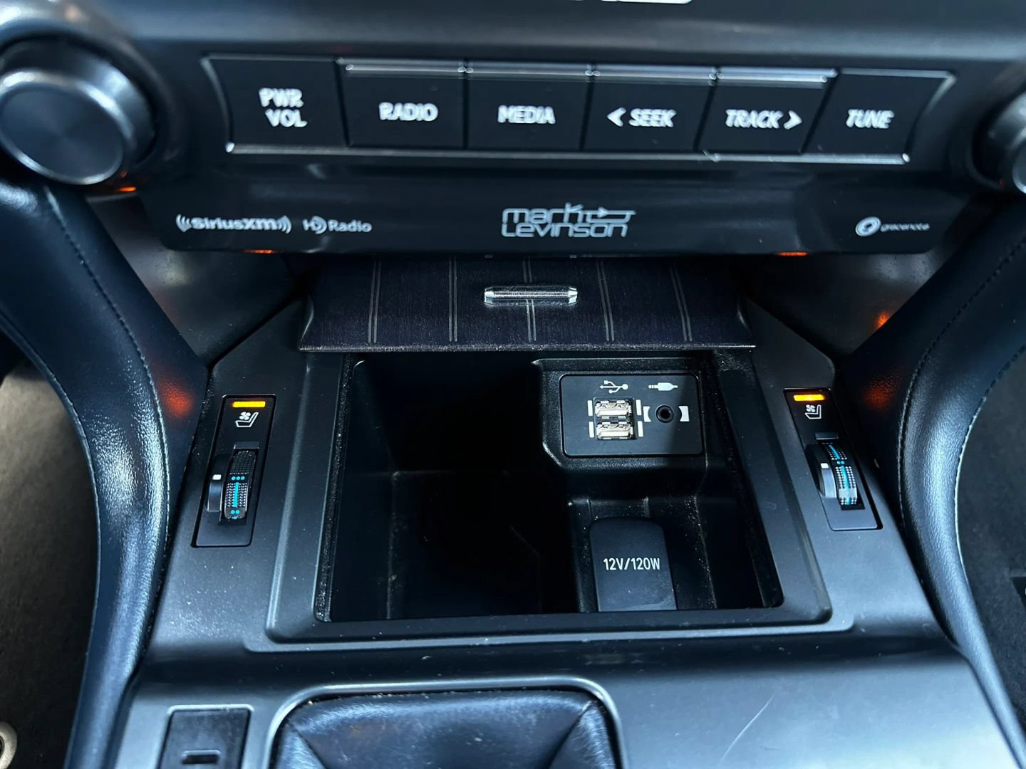 Used 2023 Lexus GX 460 Premium w/ Accessory Package AWD/4WD image 32