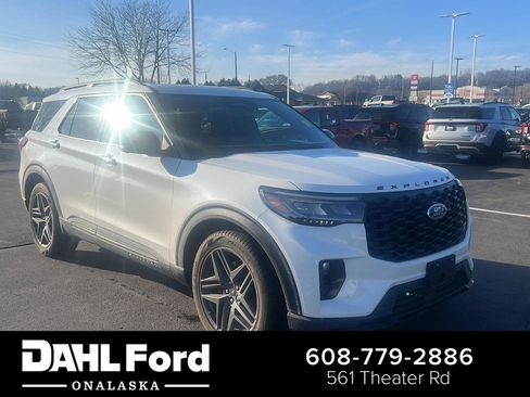 Used 2025 Ford Explorer ST image 1
