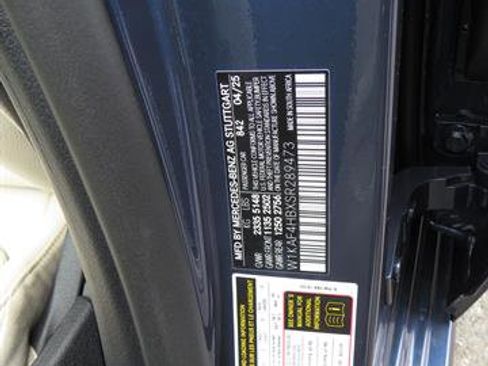 Used 2025 Mercedes-Benz C 300 4MATIC Sedan image 8