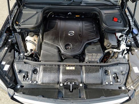 Used 2025 Mercedes-Benz GLS 450 4MATIC image 59