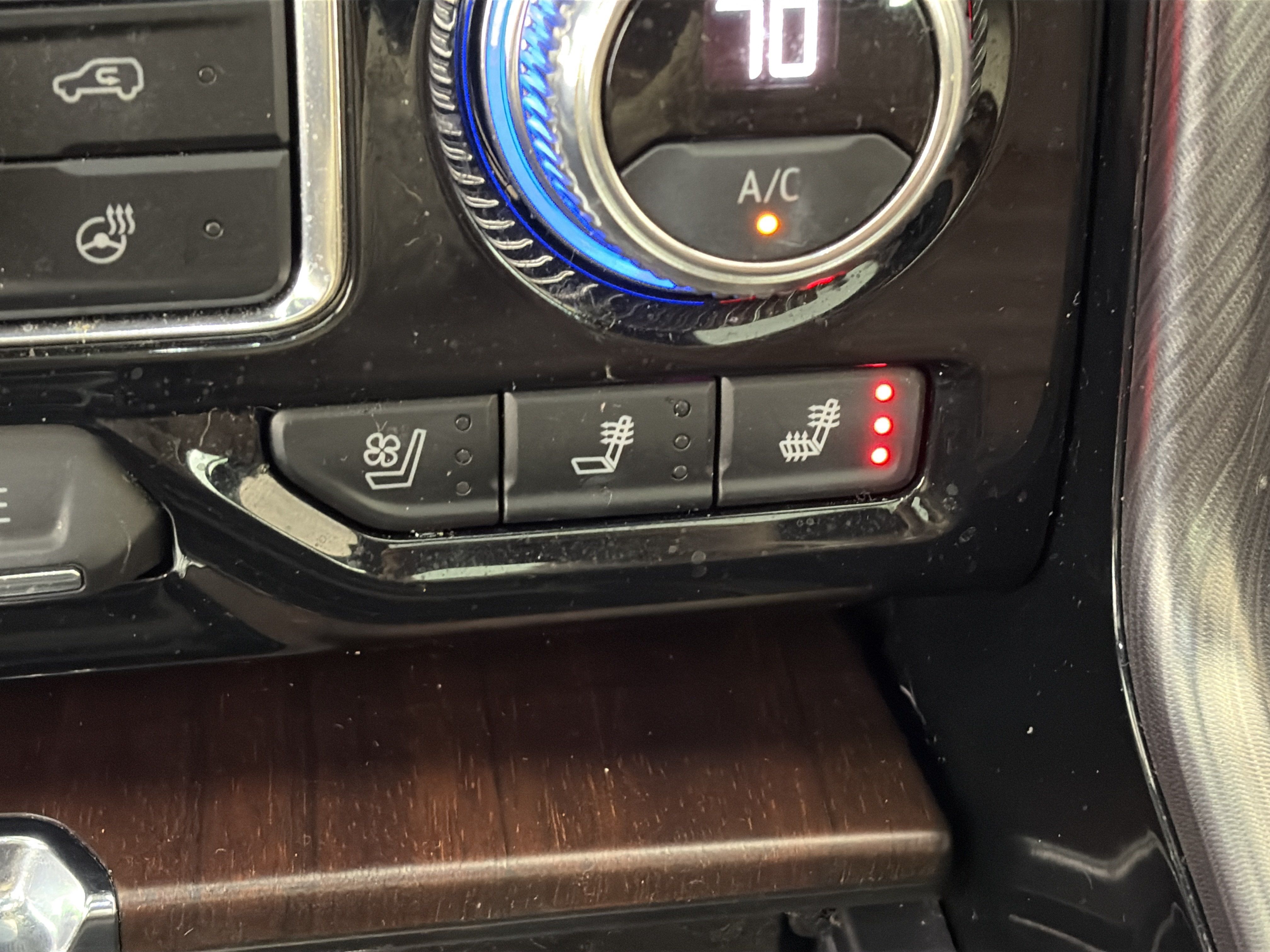 Used 2023 GMC Yukon Denali Ultimate AWD/4WD image 32