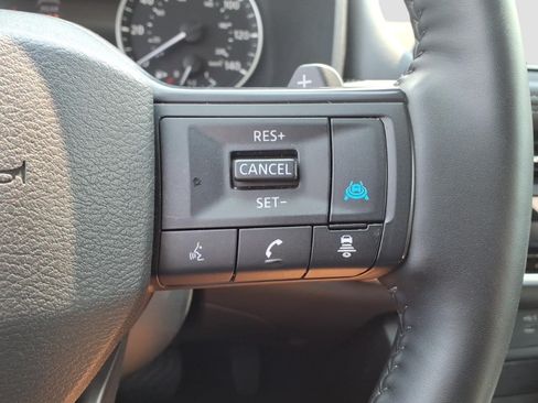 Used 2025 Nissan Rogue SV AWD/4WD image 26