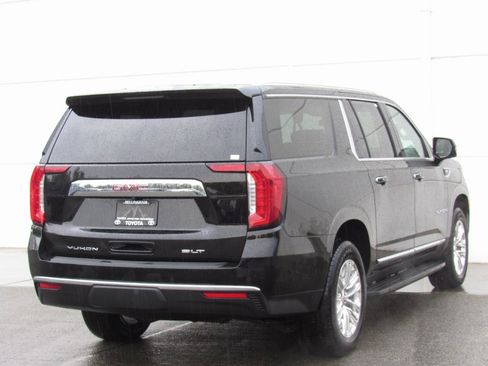 Used 2024 GMC Yukon XL SLT w/ SLT Luxury Package image 6
