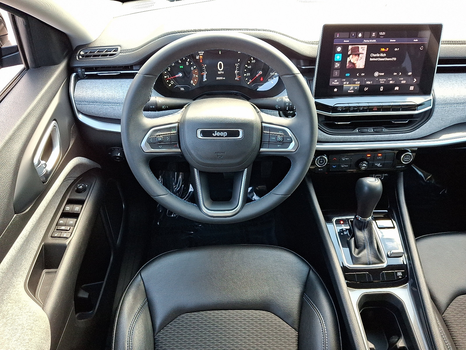 Used 2022 Jeep Compass Latitude AWD/4WD image 11