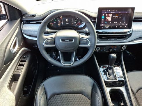 Used 2022 Jeep Compass Latitude AWD/4WD image 11