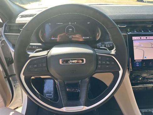 New 2025 Jeep Grand Cherokee Limited image 30