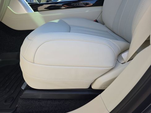 New 2026 Land Rover Range Rover Long Wheelbase SE image 28