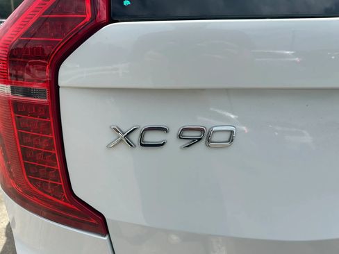 Used 2020 Volvo XC90 T5 Momentum w/ Protection Package Premier FWD image 10
