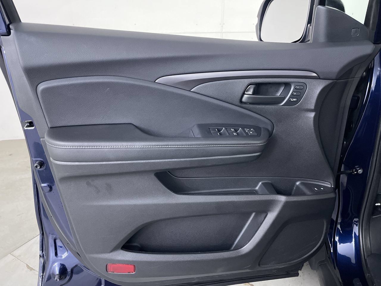 Used 2023 Honda Passport EX-L image 11