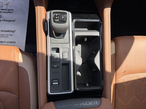 New 2026 Nissan Pathfinder Platinum image 18