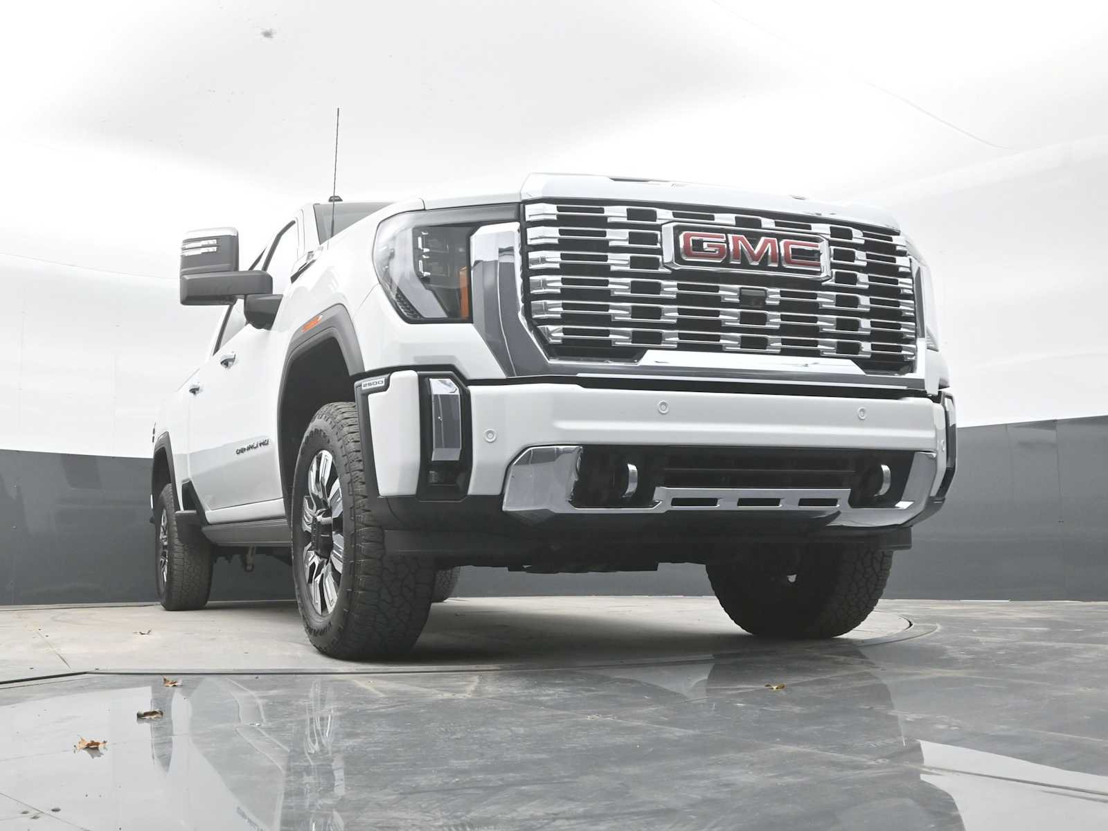 Used 2024 GMC Sierra 2500 Denali w/ Denali Reserve Package AWD/4WD image 26