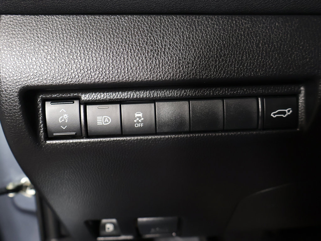 Used 2023 Toyota Venza LE AWD/4WD image 29