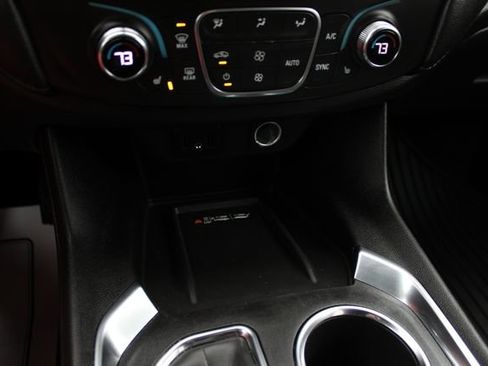 Used 2023 Chevrolet Traverse LT image 20