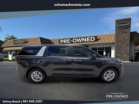 Used 2024 Kia Carnival LX FWD image 8