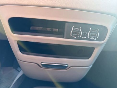 Used 2023 Chrysler Pacifica Touring-L FWD image 35