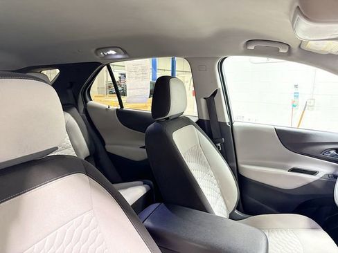 Used 2021 Chevrolet Equinox LS w/ LS Convenience Package image 28