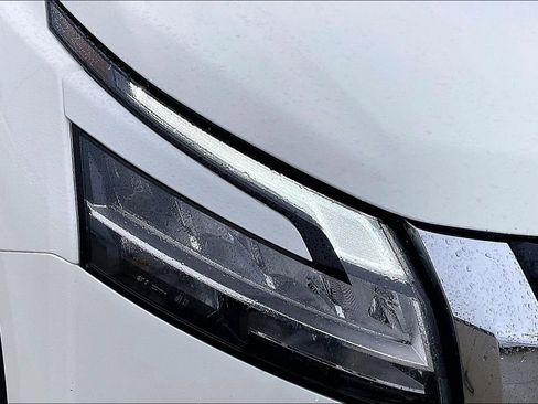 Used 2022 Nissan Pathfinder SV image 27