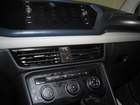 Used 2022 Volkswagen Taos SE image 7