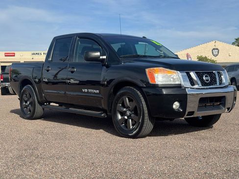 Used 2015 Nissan Titan SV w/ SV Value Truck Package image 21
