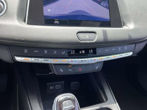 Used 2023 Cadillac XT4 Luxury w/ Cold Weather Package AWD/4WD image 31