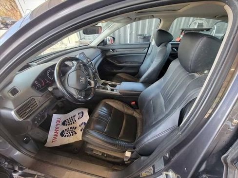 Used 2018 Honda Accord Touring image 2