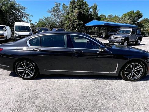 Used 2022 BMW 750i xDrive w/ Executive Package AWD/4WD image 31