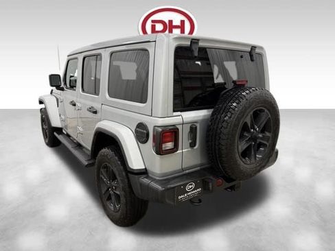 Used 2023 Jeep Wrangler Unlimited Sahara AWD/4WD image 11