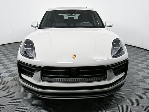 Certified 2025 Porsche Macan image 34