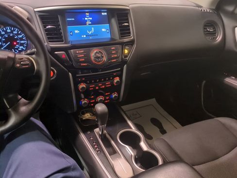 Used 2020 Nissan Pathfinder S FWD image 20