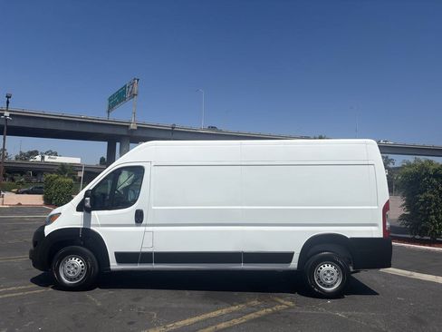 Used 2025 RAM ProMaster 2500 w/ Convenience Group FWD image 7