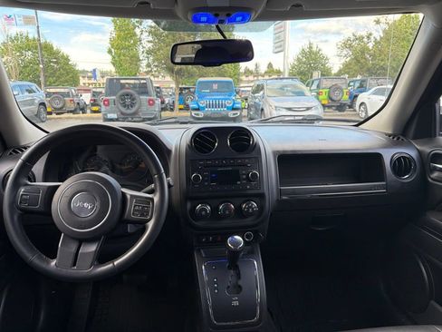 Used 2015 Jeep Patriot High Altitude AWD/4WD image 6