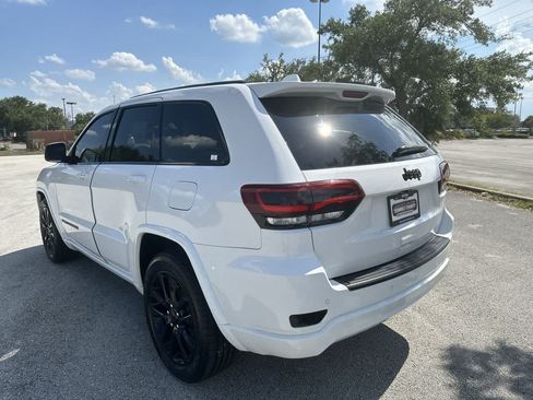 Used 2020 Jeep Grand Cherokee Altitude RWD image 12