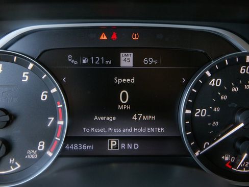 Used 2021 Nissan Titan SV w/ SV Convenience Package image 16