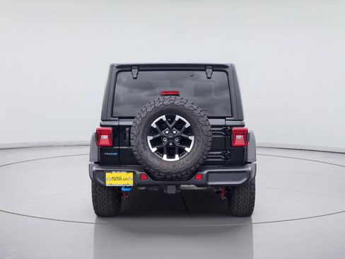 Used 2025 Jeep Wrangler Unlimited Rubicon 4xe w/ Convenience Group AWD/4WD image 5