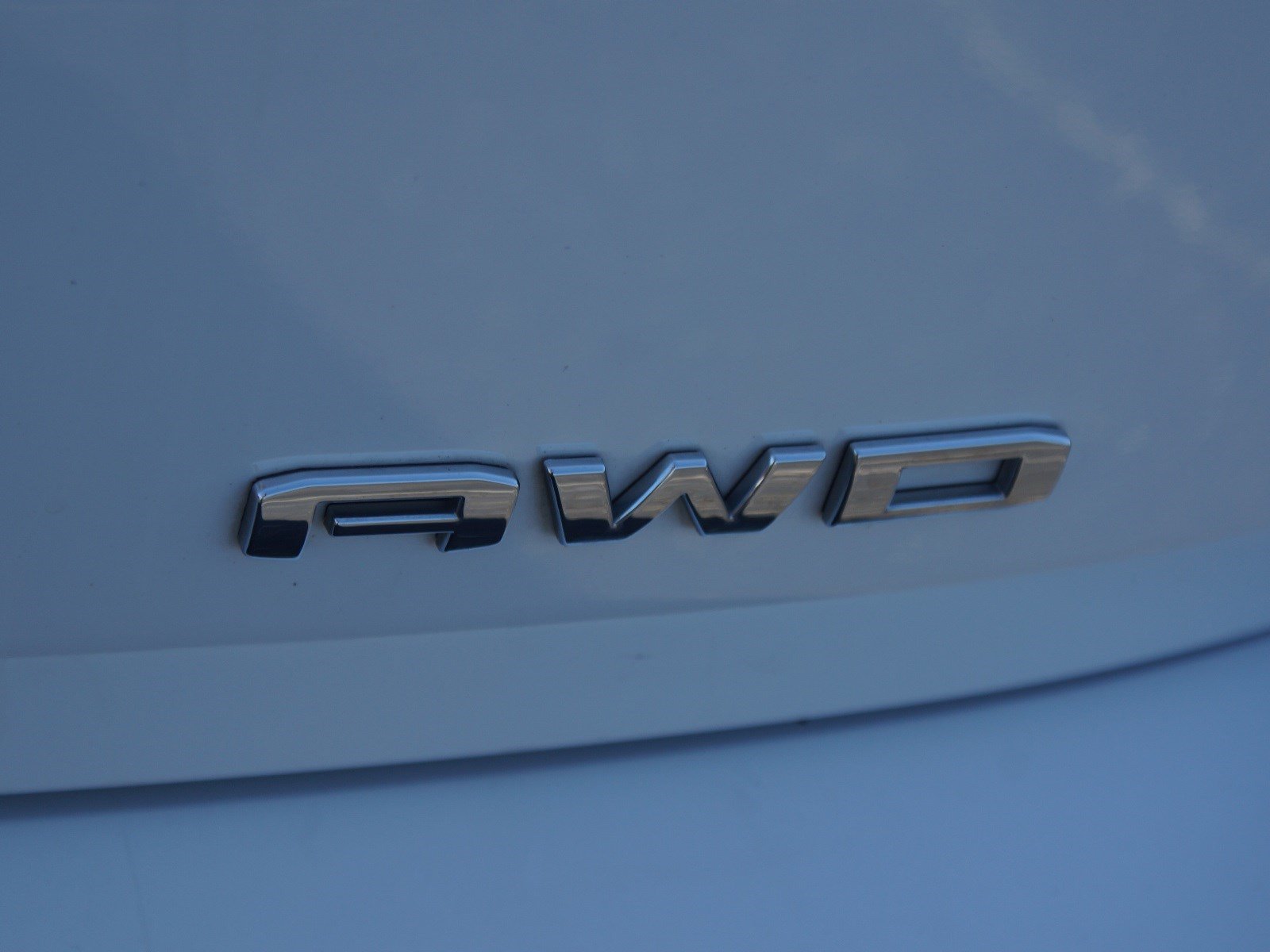 Used 2024 GMC Terrain SLE AWD/4WD image 18