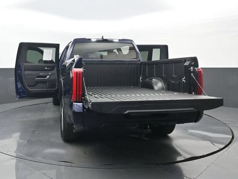 Used 2022 Toyota Tundra SR5 w/ SR5 Convenience Package AWD/4WD image 33