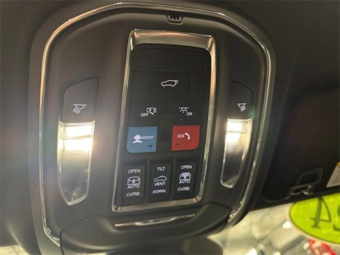 Used 2024 Jeep Grand Cherokee Limited image 24