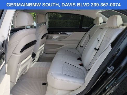 Used 2022 BMW ALPINA B7 xDrive AWD/4WD image 15