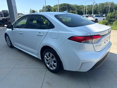 Used 2023 Toyota Corolla LE FWD image 5