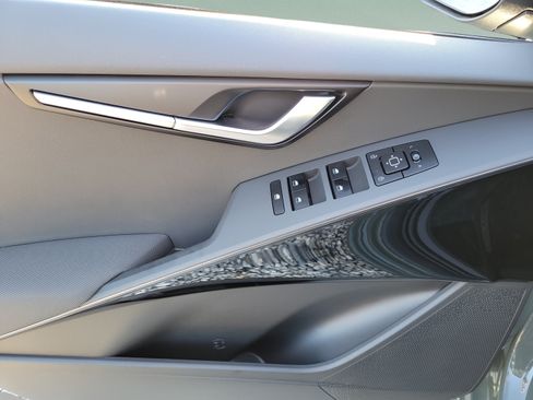 New 2026 Kia Niro EX FWD image 12