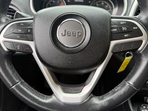 Used 2016 Jeep Cherokee Trailhawk w/ Trailer Tow Group AWD/4WD image 31
