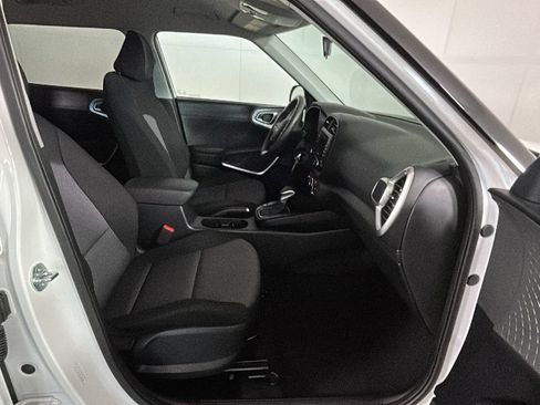 Used 2024 Kia Soul LX FWD image 29