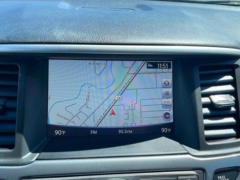 Used 2020 Nissan Pathfinder SL image 22